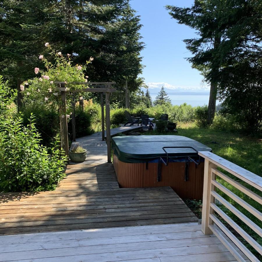 Forest By The Sea Rentals Merville Exterior photo